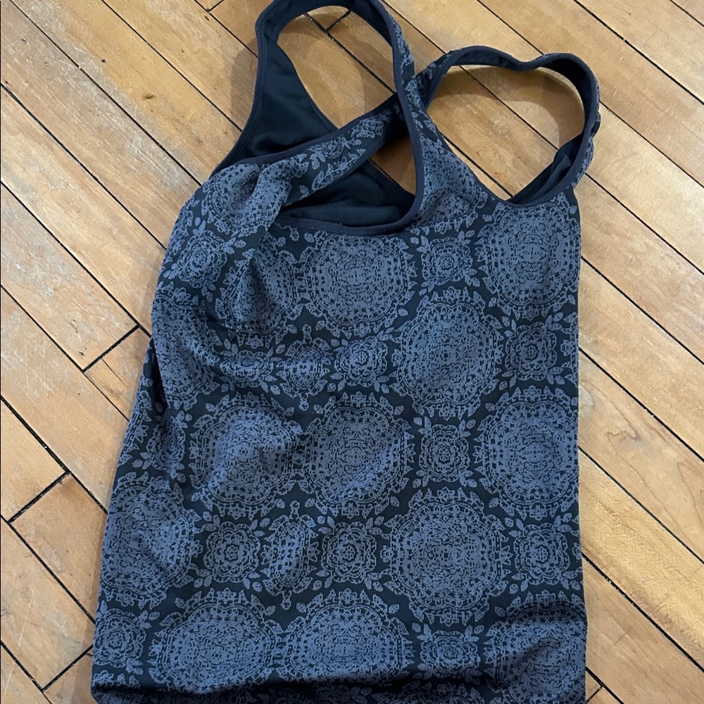 EUC Reebok Black and Gray Patterned athletic tank - Picture 5 of 5
